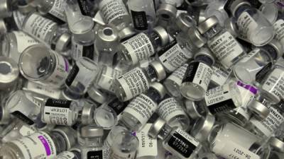 Las vacunas de AstraZeneca fueron desechadas tras permanecer varias horas sin refrigeración./AFP.