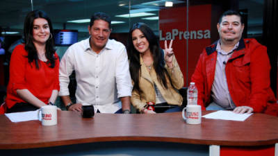 La periodista Tatiana Paz junto al conductor de CNN, Fernando del Rincón, la hondureña, Maity Interiano y el Jefe de Redacción de LA PRENSA, Nelson García.