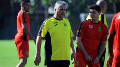 Ramiro Martínez ha dirigido 5 partidos en Liga con Real España: ganó dos partidos, empató uno y perdió dos.
