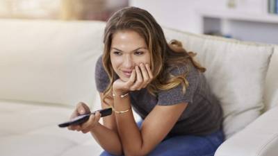 Si pasa mucho tiempo frente a la tele, hay formas de reducir el riesgo de embolismo pulmonar.