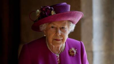 La reina Isabel II pasa su cumpleaños más solitario tras la muerte de su esposo por 73 años, el Duque de Edimburgo./AFP.