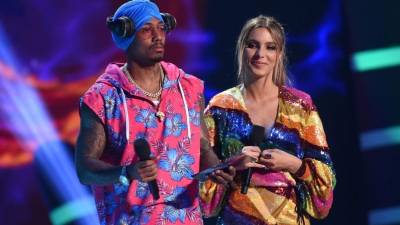 Lele Pons y Nick Cannon fueron los anfitriones de la noche. AFP