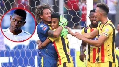 Carlo Costly no le pudo anotar a Kevin Hernández en el clásico.