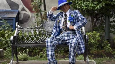 José Gerardo Reyes, vestido con un traje de 'Pachuco'.