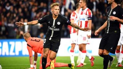 Neymar se lució ante el Estrella Roja anotando un triplete. Foto AFP