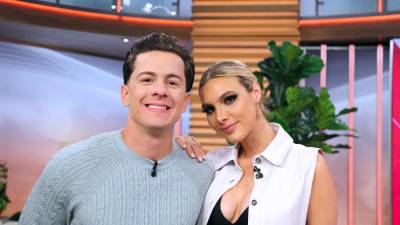 Guaynaa y LeLe Pons siguen muy enamorados.