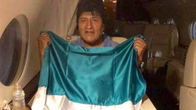 El avión que transporta al expresidente de Bolivia Evo Morales repostó en el aeropuerto internacional Silvio Pettirossi de Asunción.
