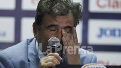 Jorge Luis Pinto salió frustrado tras el empate....