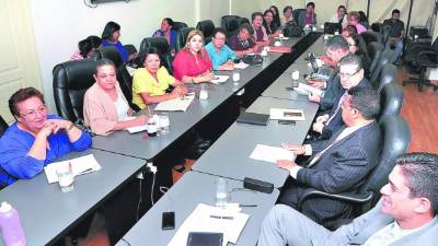 Las mujeres organizadas tuvieron varias reuniones con el pleno del TSE.