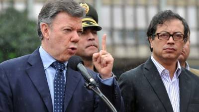 El presidente Juan Manuel Santos junto al alcalde Gustavo Petro en un acto en julio de 2013.