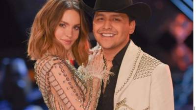 Los cantantes Belinda y Christian Nodal.