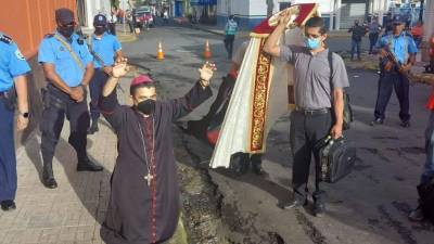 El obispo Rolando Álvarez afirmó que teme por su vida al permanecer rodeado por la policía de Nicaragua.