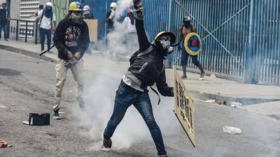 Los militares reprimen a los opositores. AFP