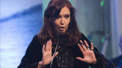 La inesperada enfermedad de la presidenta argentina, Cristina Fernández, que deberá permanecer un mes de reposo por recomendación médica debido a una lesión cerebrovascular, ha sacudido el escenario político local en plena campaña electoral para las legislativas del próximo día 27.