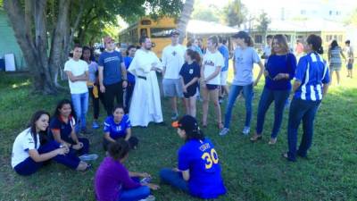 Misioneros reunidos en la fundación Amor y Vida.