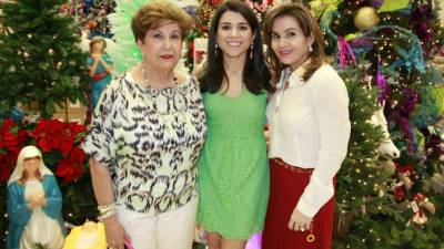 Las anfitrionas Lily, Elenita y Elena Faraj.