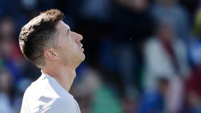 El atacante polaco Robert Lewandowski se fue nuevamente en blanco.