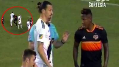 Zlatan Ibrahimovic y Romell Quioto se pelearon en pleno partido.