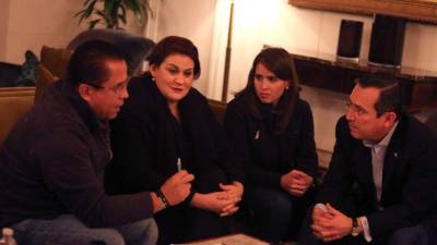 El periodista de LA PRENSA, Dagoberto Rodríguez, entrevista a la canciler María Dolores Agüero, la vicecanciller María Andrea Matamoros y el embajador de Honduras en Washington, Marlon Tábora.