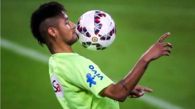 Neymar entrenó con normalidad este martes con la selección brasileña. Foto AFP
