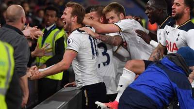 Jugadores del Tottenham celebrando el gol de Christian Eriksen ante Crystal Palace. Foto AFP