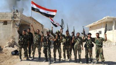 Las fuerzas sirias se enfrentan en el terreno contra los rebeldes mientras Rusia y EUA bombardean al Estado Islámico.