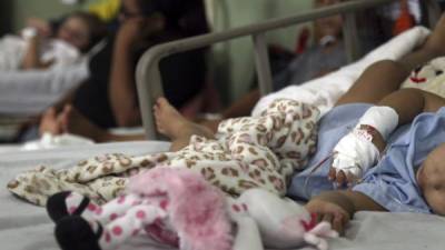 Atención. En el hospital Leonardo Martínez permenecen unos 40 niños hospitalizados en la sala de dengue. foto:Jorge González