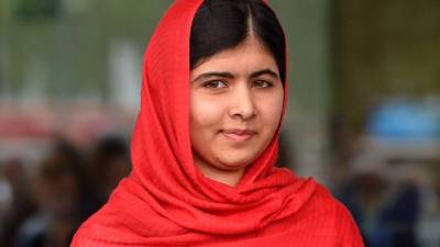 El 9 de octubre de 2012, varios yihadistas del TTP irrumpieron en el autobús escolar en el que Malala volvía a su casa después de las clases en Mingora y uno de ellos preguntó '¿Quién es Malala?' y luego le disparó un balazo a quemarropa en la cabeza.