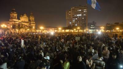 Miles se acercaron a la Plaza Central de la capital para festejar por la renuncia.