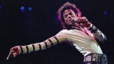 Michael Jackson de 60 años, desgraciadamente falleció un 25 de junio de 2009, y su recuerdo sigue muy presente entre sus fans, familiares y amigos. Michael Jackson es el 'Rey del pop' porque su legado dejó mucho más que la música. La manera en la qu﻿e veía su vida y lo que reflejaba su éxito se puede leer en sus frases.