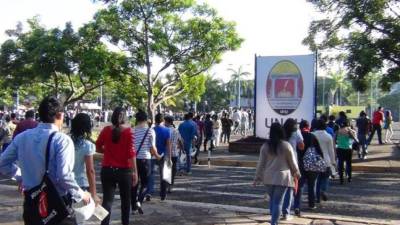 Admisiones en la Universidad Nacional Autónoma de Honduras. Fotografía: Cortesía.