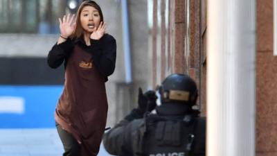 Elly Chen, una de las meseras de la cafetería fue una de las primeras rehenes que logró escapar del secuestro en Sídney.