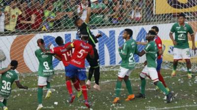 Marathón es el líder del torneo tras 11 partidos con 27 puntos, su perseguidor es Olimpia con 23 unidades.