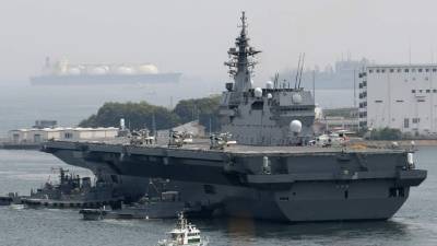 El poderoso destructor nipón, Izumo, partió hoy de la base de Yokosuka en la prefatura de Kanagawa.