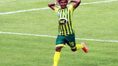 'Chino' López celebrando su gol contra el Lepaera.