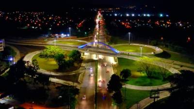 Un puente peatonal, la ampliación del bulevar y de los puentes y el intercambiador se construyeron en el