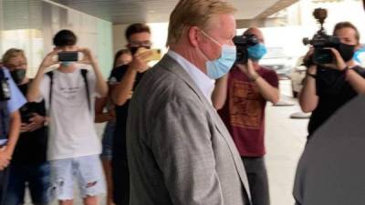 Ronald Koeman en el momento que llegaba a Barcelona. Foto Twitter Alejandro Segura.