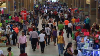 Los horarios del transporte y los precios de los pasajes se mantienen en la Gran Central Metropolitana de esta ciudad. Foto: Amílcar Izaguirre.