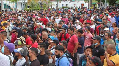 Miles de migrantes se preparan para partir del sur de México en una gigantesca caravana hacia Estados Unidos.