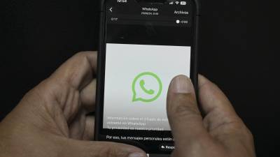 Maduro desinstaló la aplicación de WhatsApp de su teléfono e invitó a sus simpatizantes a hacer lo mismo.