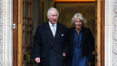 Foto del rey Carlos III de Gran Bretaña cuando sale de la Clínica de Londres con la reina Camilla en Londres, Gran Bretaña, el 29 de enero de 2024. El rey Carlos III abandonó el hospital tras recibir tratamiento por agrandamiento de la próstata.