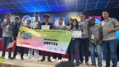 Estudiantes del departamento de Cortés durante la ceremonia de premiación de la XXII olimpiada hondureña de matemáticas.