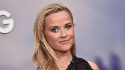 La actriz estadounidense Reese Witherspoon, ganadora del Óscar y el Globo de Oro a mejor actriz, cumple 50 años este 22 de marzo, consolidada como una de las intérpretes mejor pagadas de Hollywood y recordada por papeles icónicos como Elle Woods en Legally Blonde.