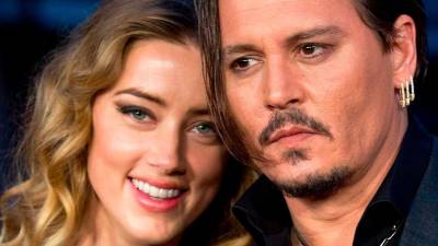 Amber Heard y Johnny Depp en una foto de archivo.