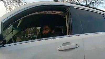 El conductor fue detenido por no llevar su cinturón de seguridad.