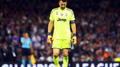 Cardiff (United Kingdom), 03/06/2017.- Juventus' goalkeeper Gianluigi Buffon reacts during the UEFA Champions League final between Juventus FC and Real Madrid at the National Stadium of Wales in Cardiff, Britain, 03 June 2017. Real Madrid won 4-1. (Liga de Campeones) EFE/EPA/FACUNDO ARRIZABALAGA