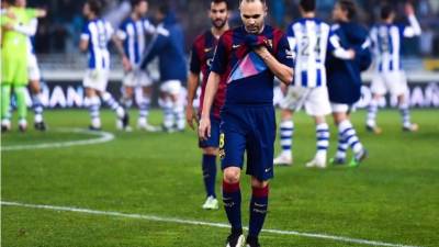 Andrés Iniesta cabizbajo al final del partido ante Real Sociedad.