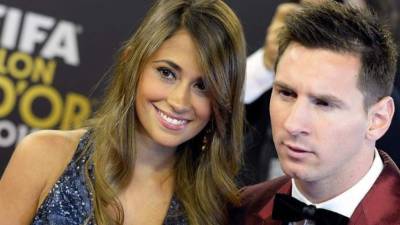 El jugador argentino del FC Barcelona Leonel Messi y su novia, Antonella Roccuzzo. EFE/Archivo