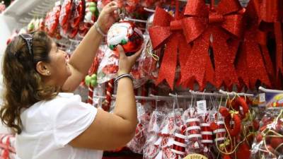 La venta de árboles y adornos también está en auge.