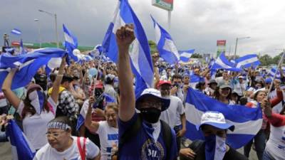 Miles de nicaragüenses se manifestaron este domingo en la denominada 'marcha de los globos' para exigir la liberación de 'los presos políticos' y la renuncia del presidente Daniel Ortega.